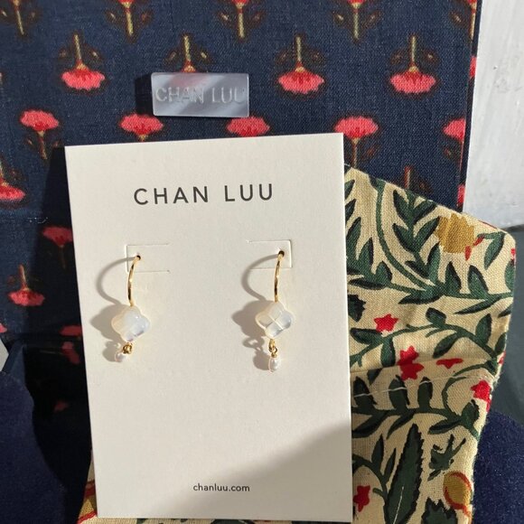 Chan Luu Mother of Pearl Clover Drop Earrings - Picture 2 of 5